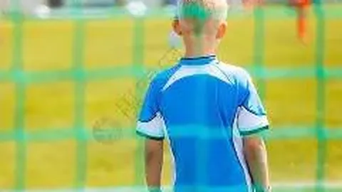 英超风云变幻：曼联稳居第8，利物浦紧随其后，阿森纳领跑积分榜，仅领先5分！揭秘绿茵战局！